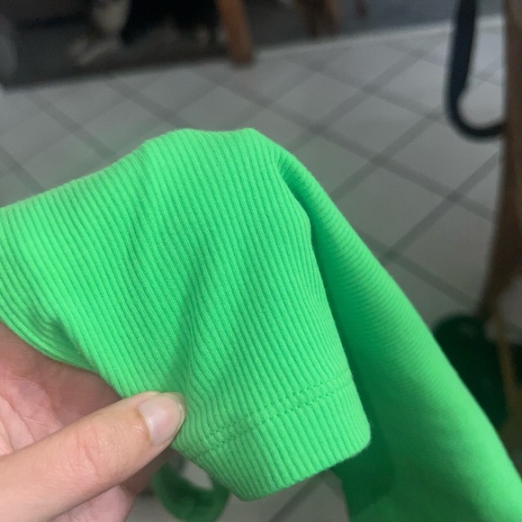 Cropped Ribbed Tank Top - Picture 3 of 4